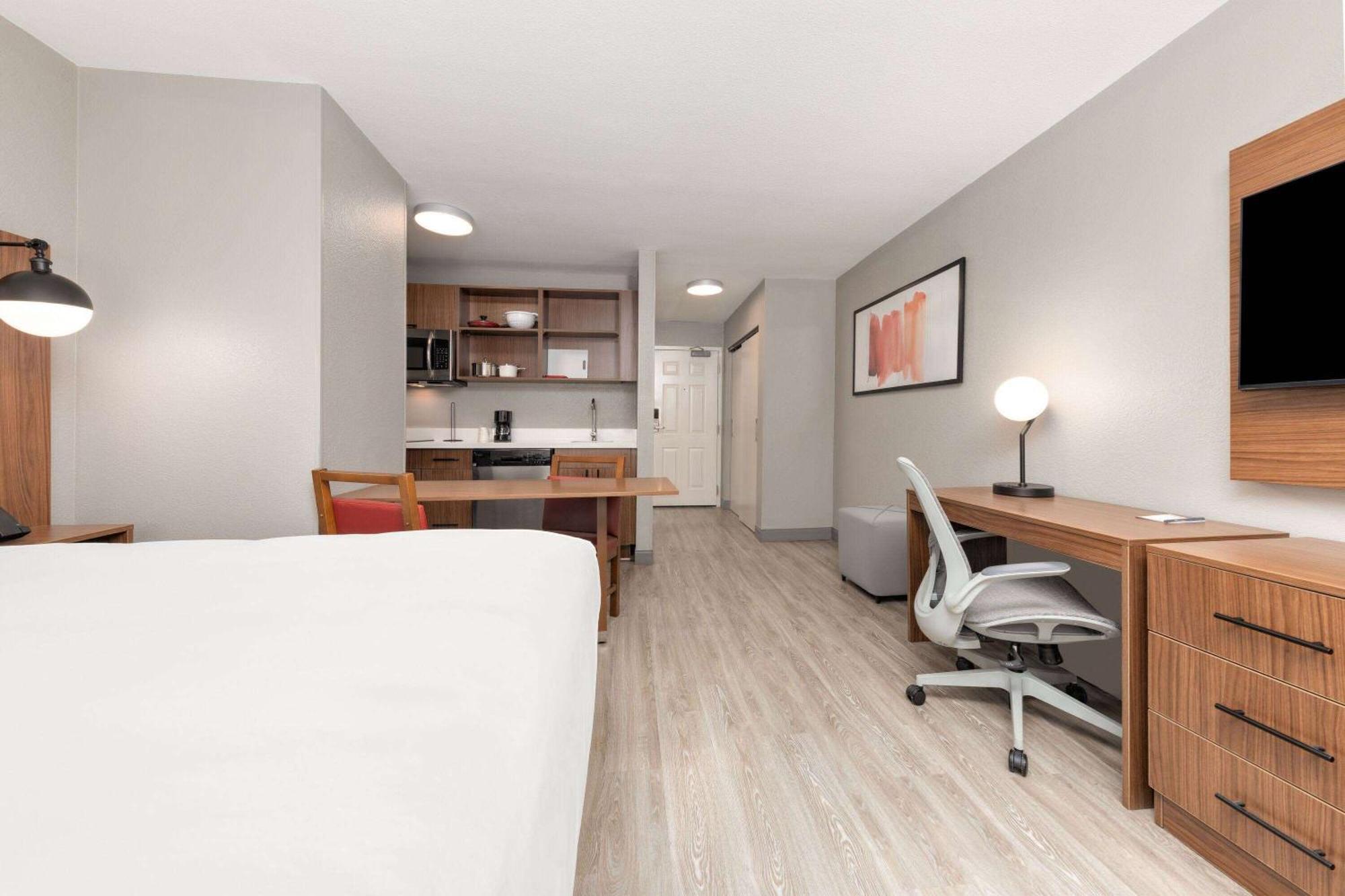 Hawthorn Extended By Wyndham - Dallas Hotel Bedford